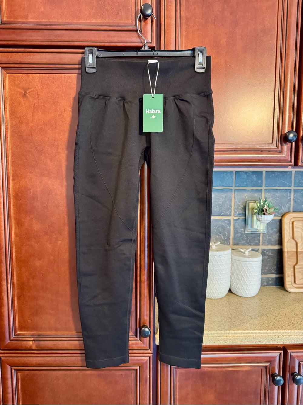 HALARA Skinny High-Waist Leggings in Black, 7/8 length